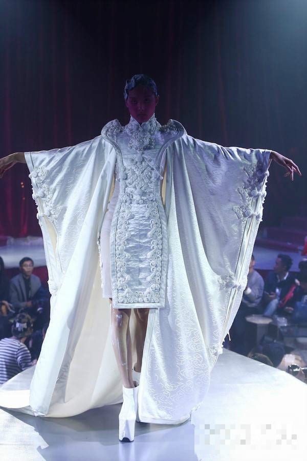 要逆天了，這幾款婚紗設計絕逼亮瞎你滴眼！  第1張