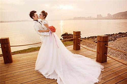拍婚紗照怎么擺姿勢 婚紗照姿勢指引（婚紗照pose大全）  第3張