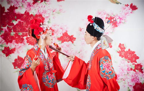 拍婚紗照怎么擺姿勢 婚紗照姿勢指引（婚紗照pose大全）  第10張