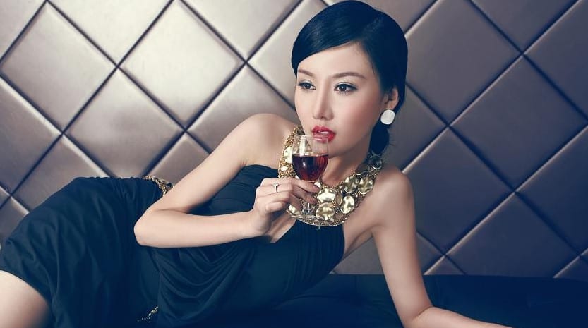 參加婚禮適合穿黑色衣服嗎
