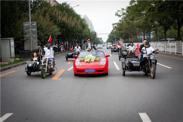 小婚車大學(xué)問！婚禮當(dāng)天婚車行駛注意事項