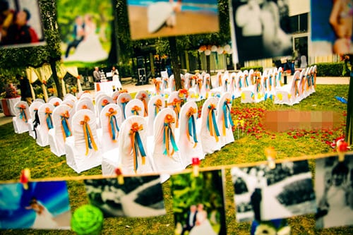 怎么布置草坪婚禮 綠樹和鮮花是絕配