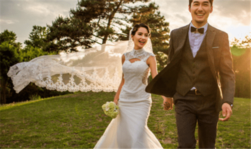 網(wǎng)上訂婚紗照靠譜嗎 網(wǎng)上訂婚紗照注意事項(xiàng)