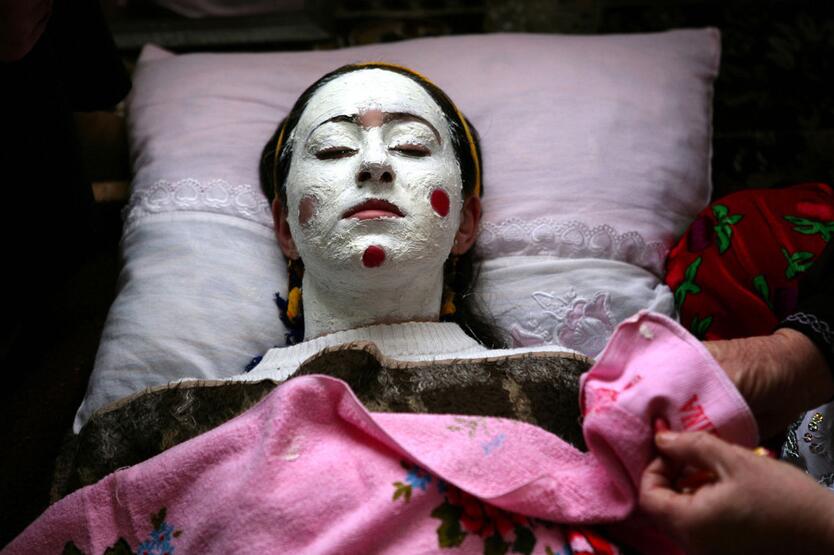 全球10個奇葩婚禮習俗，印度某些地區竟然直接去街上綁架男性做新郎！  第10張