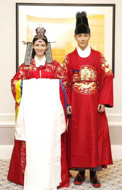 世界各國傳統(tǒng)婚禮服飾盤點(diǎn)！最驚艷的還是那一抹中國紅！  第4張