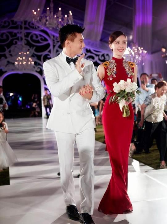 婚禮上新娘三套禮服是“標配”，那么新郎應該準備幾套禮服呢？  第9張