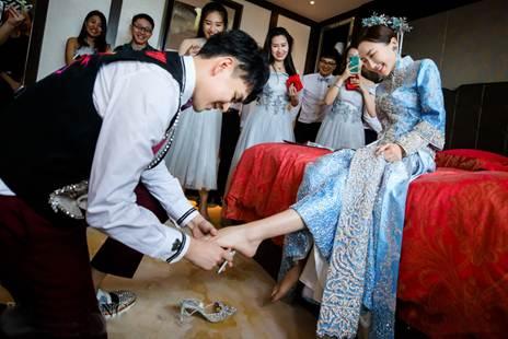 婚禮上新娘三套禮服是“標配”，那么新郎應該準備幾套禮服呢？  第11張