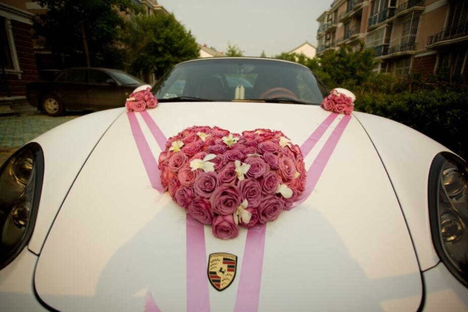 婚車裝飾如何巧妙運用鮮花，才可盡顯美觀、大氣