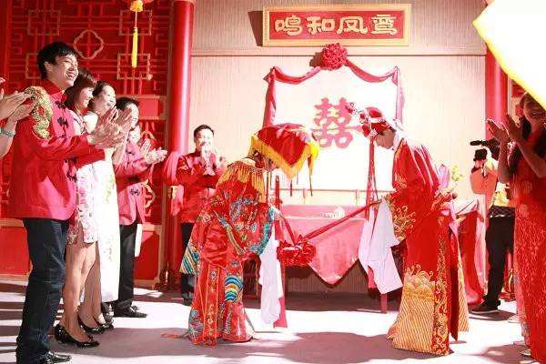 國外婚禮儀式VS國內(nèi)婚禮儀式  第2張