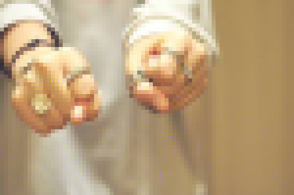 男生和女生食指戴戒指是什么意思 第1張