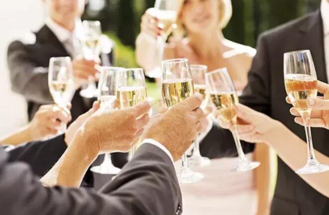 婚宴如何敬酒?婚禮上敬酒有哪些規矩你都知道嗎？  第5張