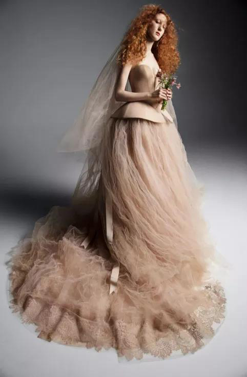 美到令人窒息的婚紗禮服新品，看一次想結(jié)一次婚啊！  第12張