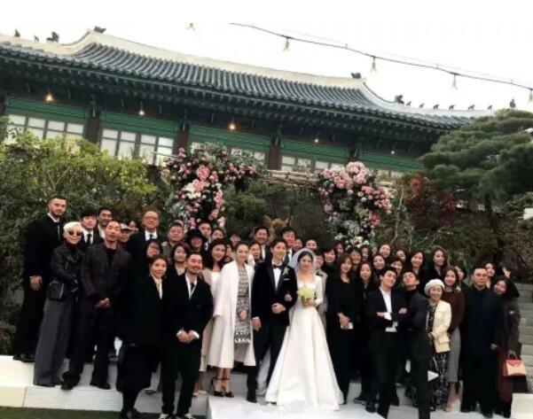 參加別的婚禮到底該穿什么？終于知道參加婚禮穿什么衣服了  第2張