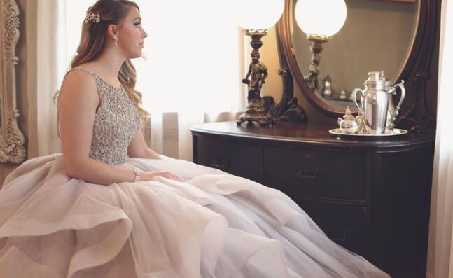 訂婚穿什么?男女訂婚穿什么顏色衣服合適 第2張