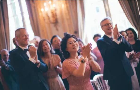 劉詩(shī)詩(shī)媽媽氣質(zhì)，韓庚媽媽優(yōu)雅！婚禮上媽媽們這樣穿真的得體又好看！  第4張