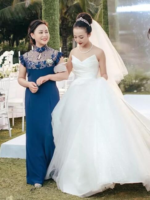 劉詩(shī)詩(shī)媽媽氣質(zhì)，韓庚媽媽優(yōu)雅！婚禮上媽媽們這樣穿真的得體又好看！  第9張