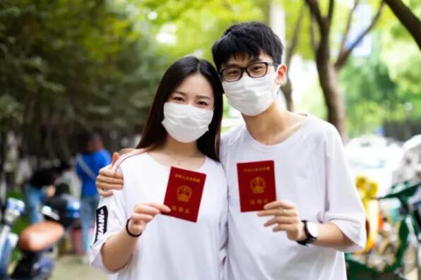 后疫情時代的520，武漢3000多對新人領證！  第2張
