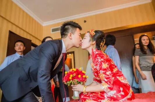 結(jié)婚攔門快問(wèn)快答，為接親迎親帶來(lái)無(wú)盡歡樂(lè)！  第4張
