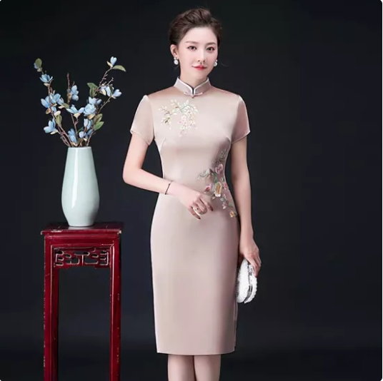 婚禮上，唯一可以美過新娘的人怎么選禮服？媽媽裝最全指南在此！  第1張