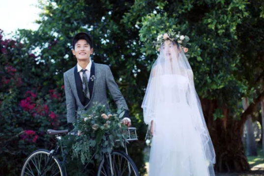 拍婚照的小技巧你都知道嗎？學會這10招拍照姿勢，讓你360度無死角！  第9張