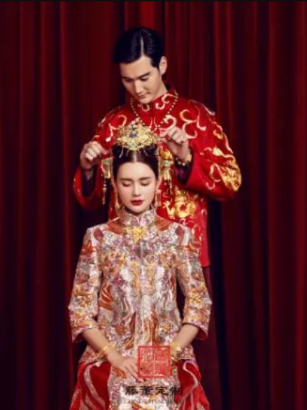 龍鳳褂、秀禾服、馬來褂傻傻分不清楚，中式禮服怎么選？看這篇就夠！  第2張