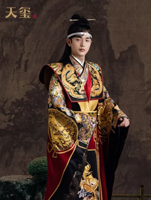 龍鳳褂、秀禾服、馬來褂傻傻分不清楚，中式禮服怎么選？看這篇就夠！  第25張