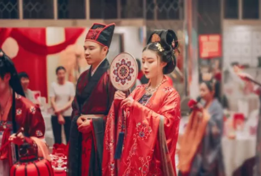 龍鳳褂、秀禾服、馬來褂傻傻分不清楚，中式禮服怎么選？看這篇就夠！  第26張