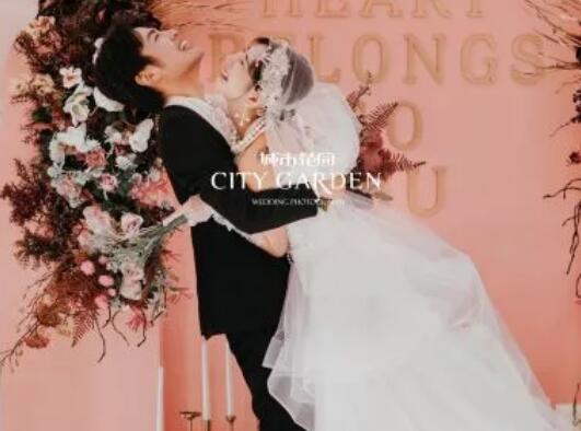 32個婚紗照Pose合集，拯救你的拍婚紗照尷尬癥！  第25張