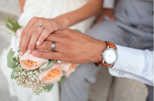 2021年結婚美甲怎么做？這8款新娘任選！  第1張